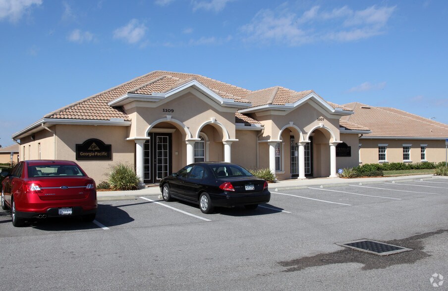 More Photos Of 1107 Professional Park Dr, Brandon Office For Lease