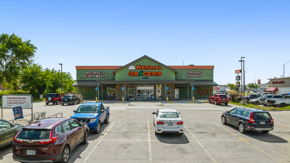More Photos Of 212 N 48th St, Lincoln Supermarket For Sale