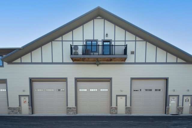 More Photos Of 2220 Ferry Rd, Naperville Showroom For Sale