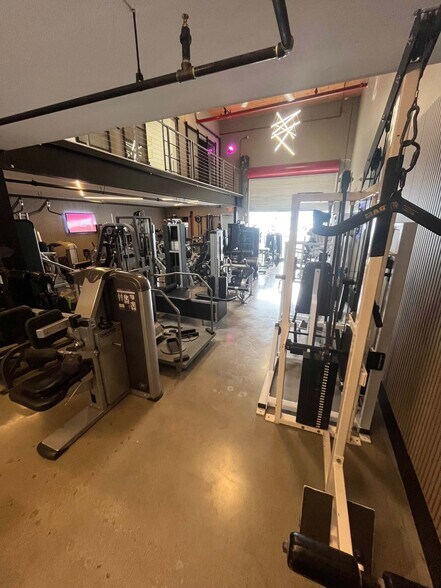 More Photos Of 4125 Market St, Ventura Light Manufacturing For Sale