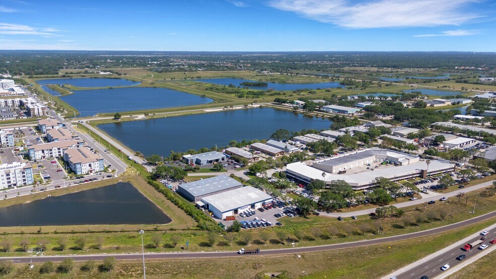 More Photos Of 215 Interstate Blvd, Sarasota Warehouse For Sale