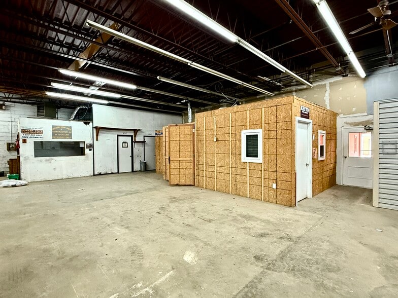 More Photos Of 8 Logan St, Carnegie Flex For Sale