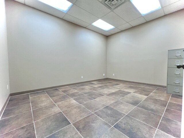 More Photos Of 3512 Avenue I, Rosenberg Office For Lease