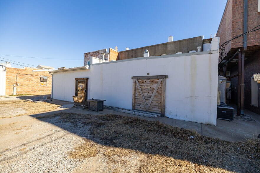 More Photos Of 115 N Main St, Lindsborg General Retail For Sale