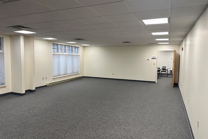 More Photos Of 11 Parkwood Dr, Augusta Office Residential For Lease