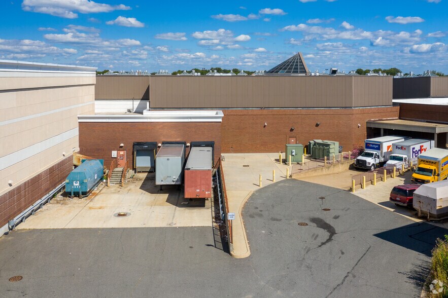 More Photos Of 11750-11925 Fair Oaks Mall, Fairfax Unknown For Lease