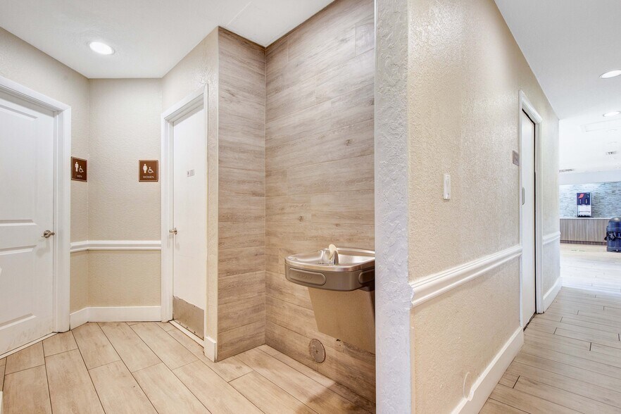 More Photos Of 2520 Stirling Rd, Hollywood Hotel For Sale