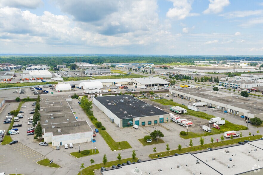 More Photos Of 1225 Rue Bergar, Laval Warehouse For Lease