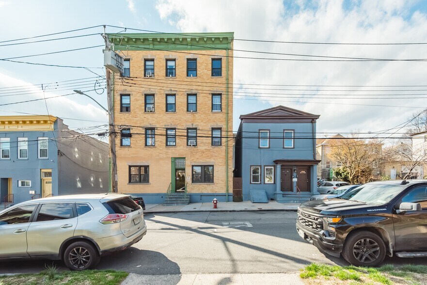 Primary Photo Of 536 N High St, Mount Vernon Apartments For Sale