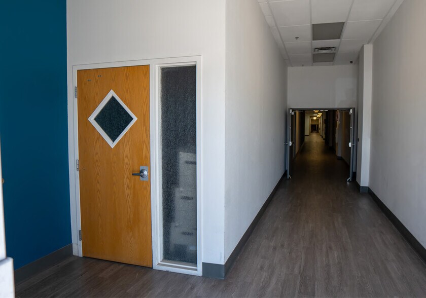 More Photos Of 3750 W Indian School Rd, Phoenix Warehouse For Lease