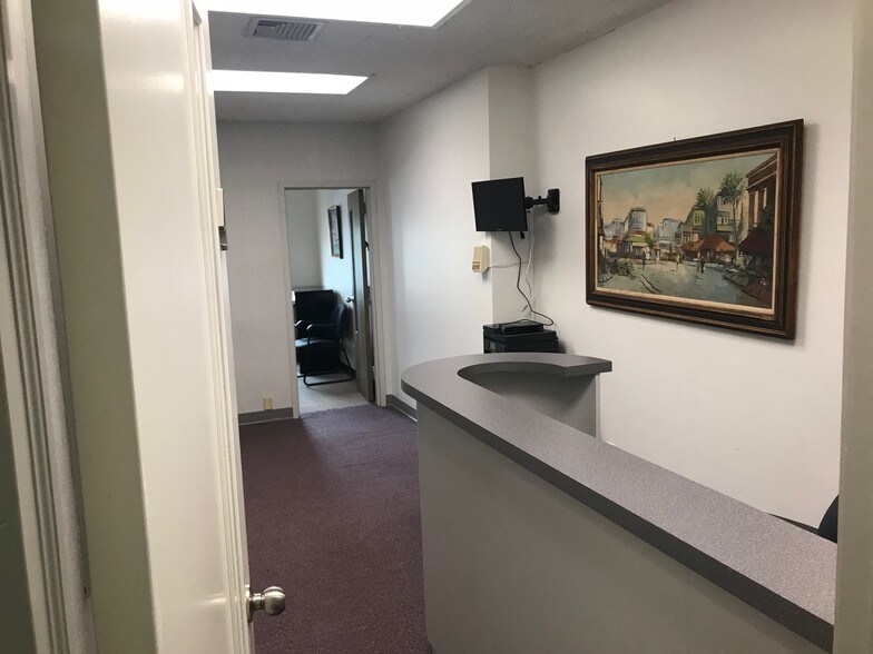 More Photos Of 98-20 Metropolitan Ave, Forest Hills Coworking Space