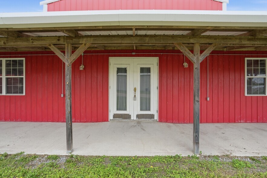 More Photos Of 113 S Wilder St, Chouteau General Retail For Sale