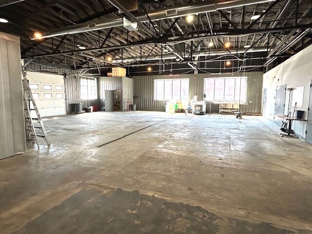 More Photos Of 419 N Walnut St, Bloomington Storefront For Sale