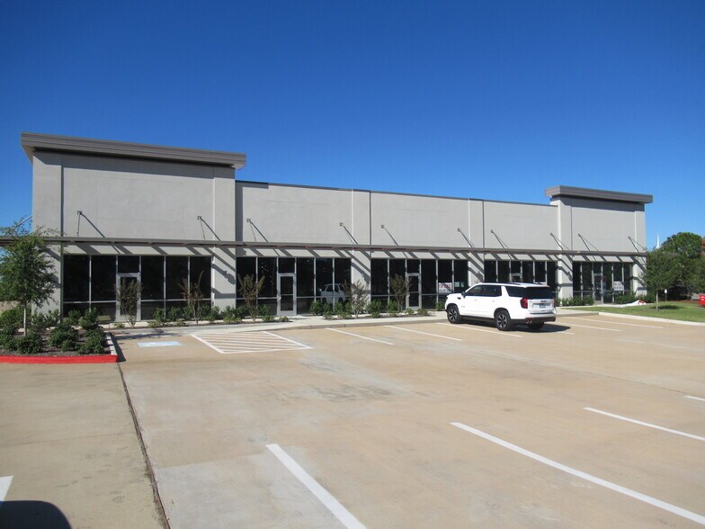 Primary Photo Of 2527 N Frazier St, Conroe Storefront For Sale