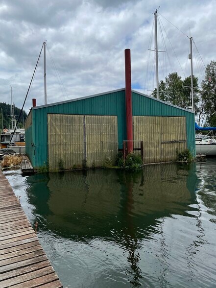 More Photos Of 10474 Highway 30, Clatskanie Marina For Sale