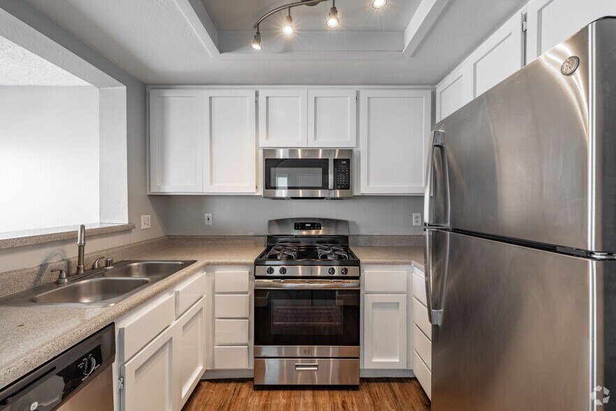 More Photos Of 1318 N Mansfield Ave, Los Angeles Apartments For Sale