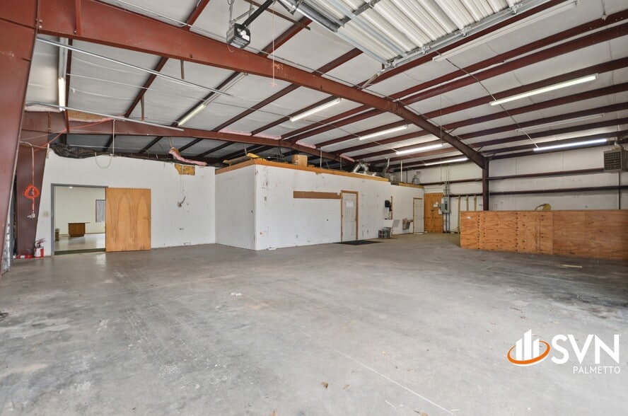 More Photos Of 107 Ben Hamby Ln, Greenville Light Distribution For Lease