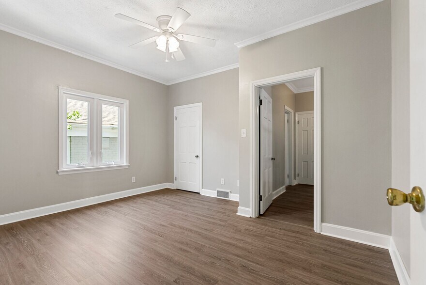 More Photos Of 454 Big Hill Ave, Richmond Office For Sale