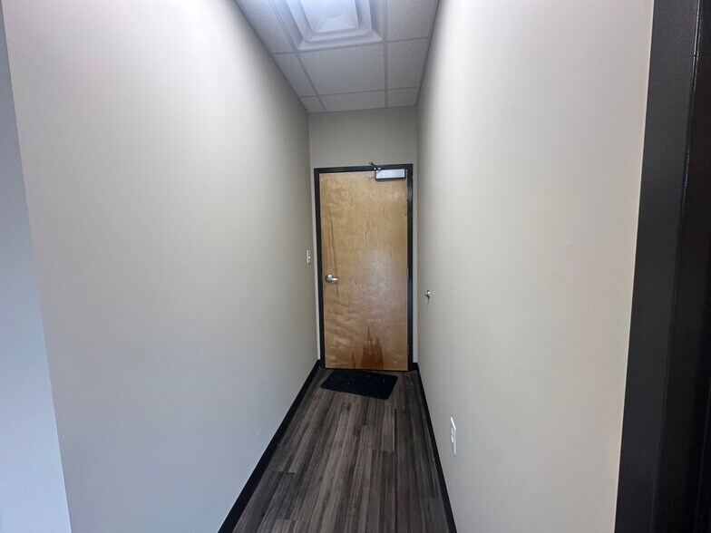 More Photos Of 4830 Marsett Pky, Cumming Light Manufacturing For Lease