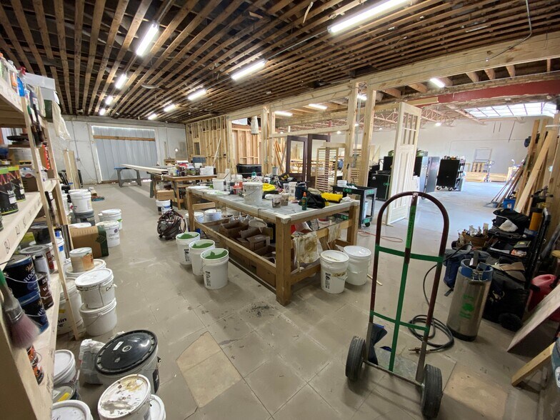 More Photos Of 142 N Evie St, Bartlett Showroom For Lease