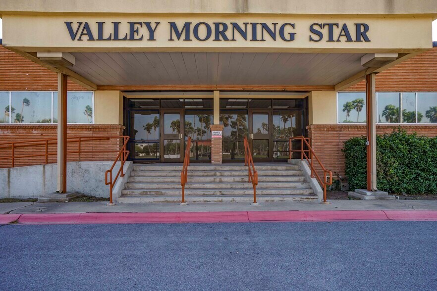 More Photos Of 1310 S Commerce St, Harlingen Office For Sale