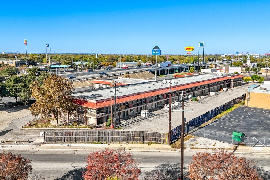 More Photos Of 7202 S Pan Am Expy, San Antonio Hotel For Sale