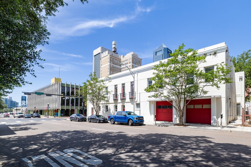 More Photos Of 39 E Adams St, Jacksonville Storefront Retail Residential For Lease