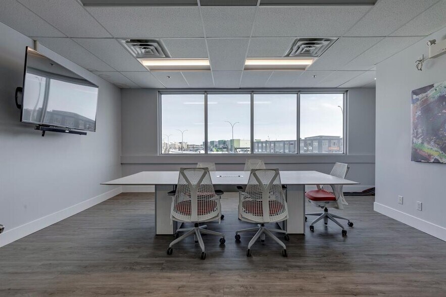 More Photos Of 2903 Kingsview Blvd SE, Airdrie Showroom For Sale