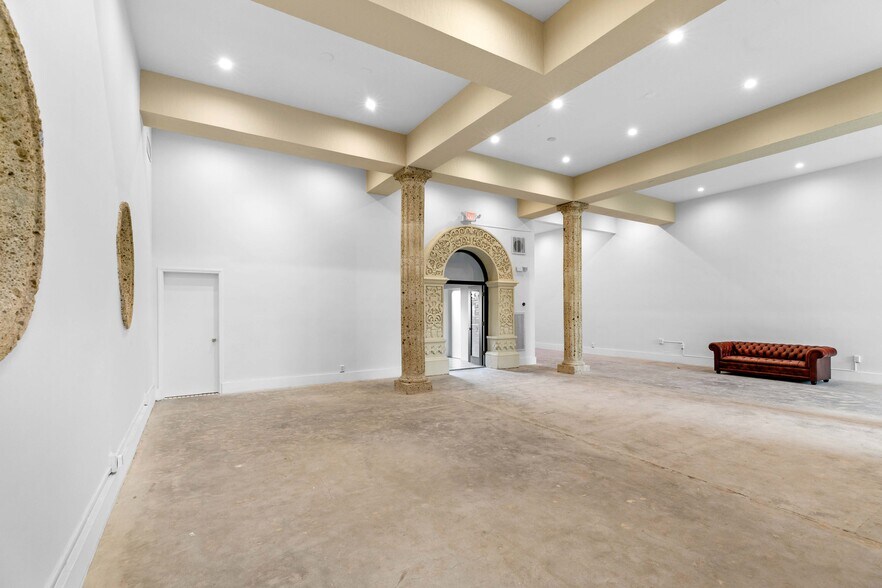 More Photos Of 210 S Kenwood St, Glendale Loft Creative Space For Lease