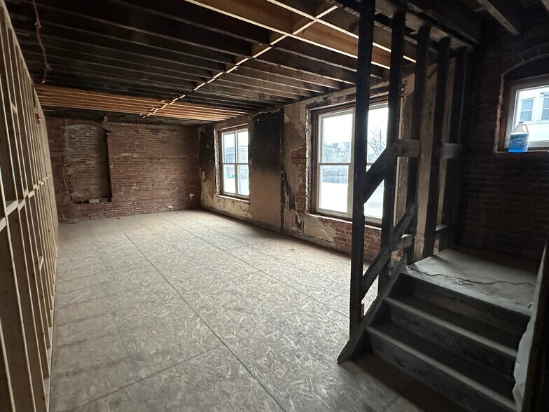 More Photos Of 3093-3095 W 25th St, Cleveland Storefront Retail Office For Lease