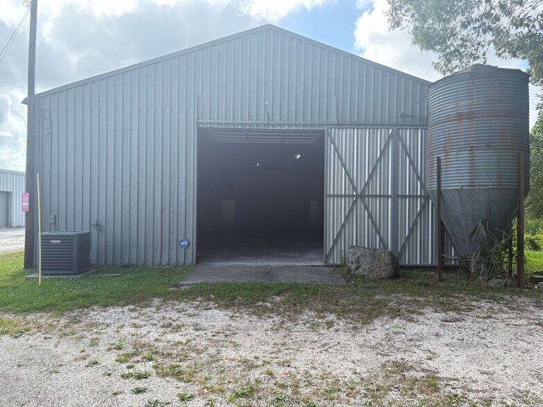 More Photos Of 46 Robert Smalls Pky, Beaufort Warehouse For Lease