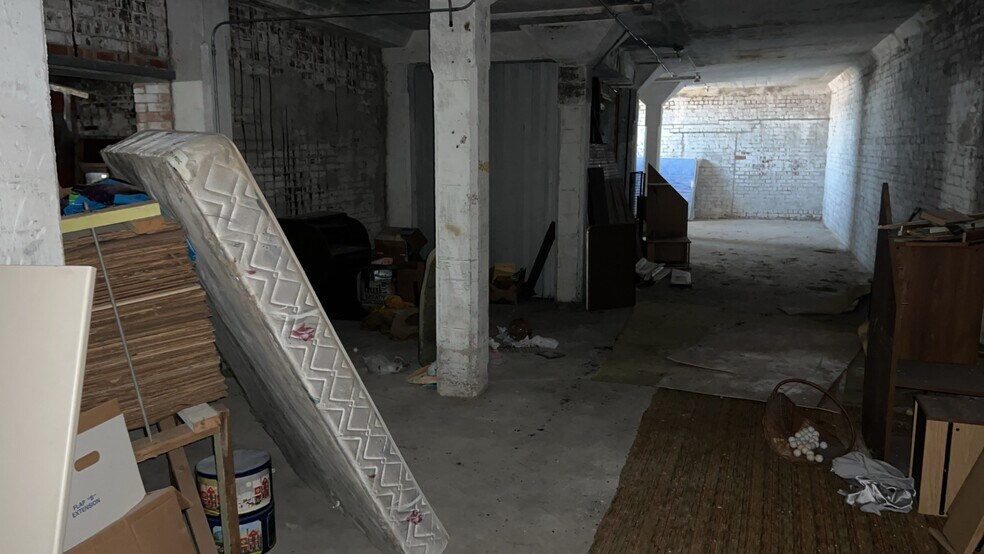 More Photos Of 507 4th St, Springfield Self Storage For Sale