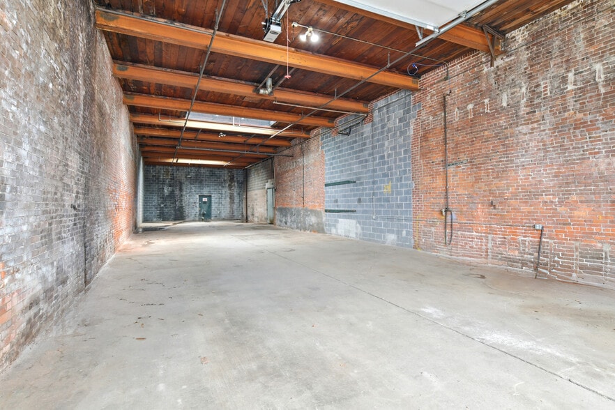 More Photos Of 420 Race St, Holyoke Warehouse For Lease