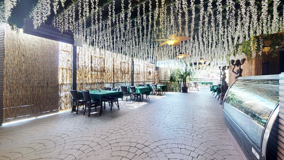 More Photos Of 6500 Foothill Blvd, Tujunga Restaurant For Sale