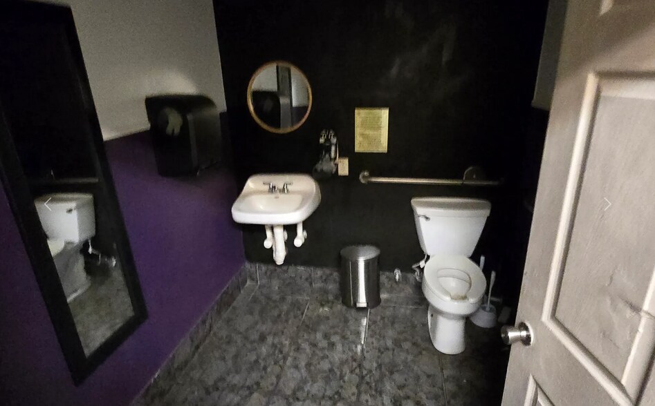 More Photos Of 5700 N Mesa Dr, El Paso Storefront For Lease