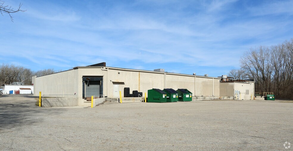 More Photos Of 229-245 E Main St, West Jefferson Freestanding For Lease