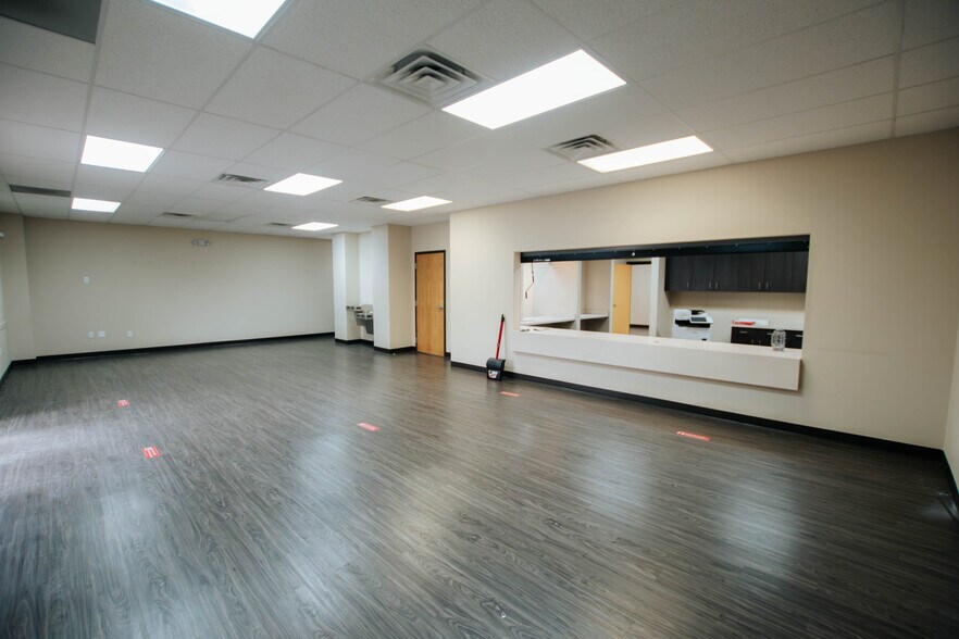 More Photos Of 9870 N Gateway Blvd, El Paso Office For Lease