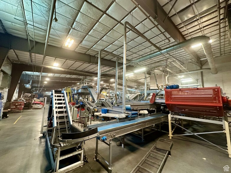 More Photos Of 848 S 2000 W, Syracuse Unknown For Lease