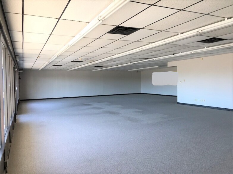 More Photos Of 2412 W Pawnee St, Wichita Freestanding For Lease