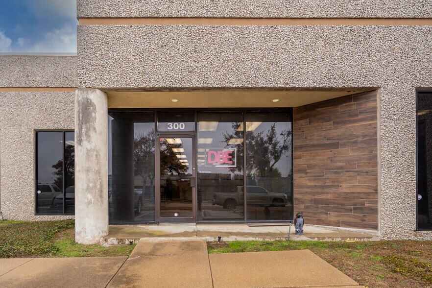 Primary Photo Of 1930 Alpha Dr, Rockwall Showroom For Lease