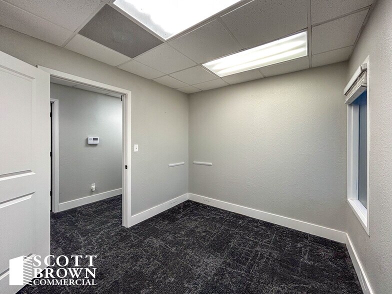 More Photos Of 638 Londonderry Ln, Denton Medical For Sale