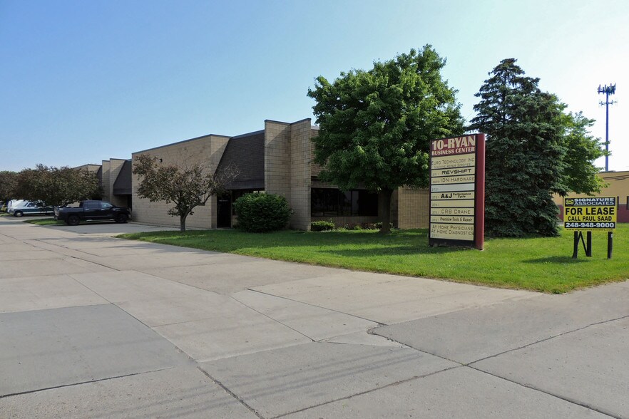 More Photos Of 3711 E 10 Mile Rd, Warren Warehouse For Lease