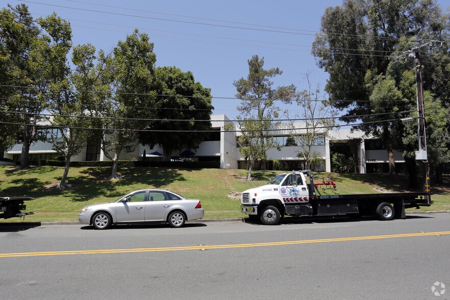 More Photos Of 2455 Teller Rd, Thousand Oaks Office For Lease