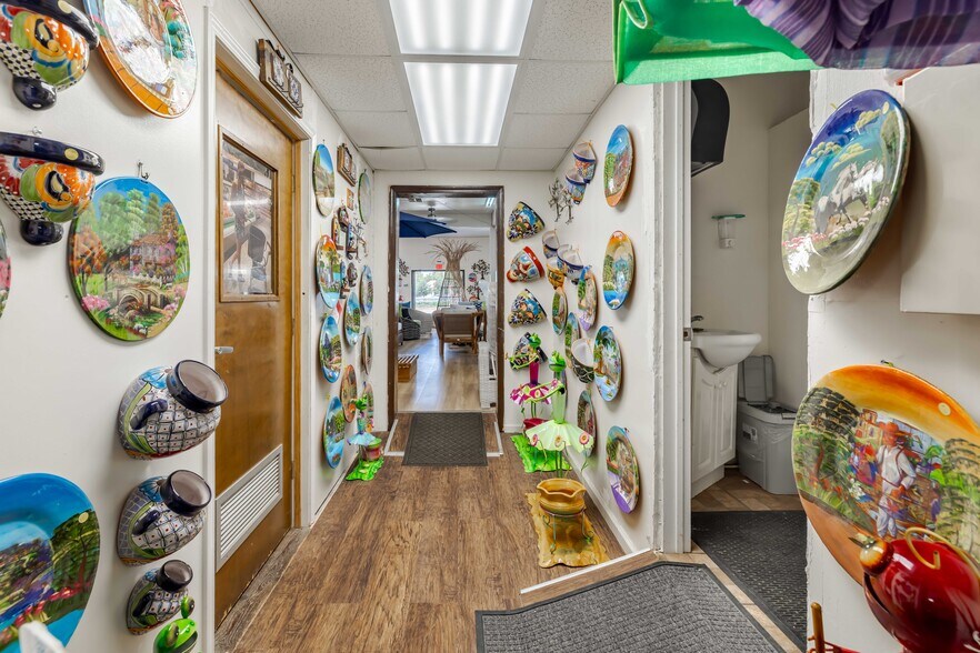 More Photos Of 1950 N Panam Expy, San Antonio Freestanding For Sale