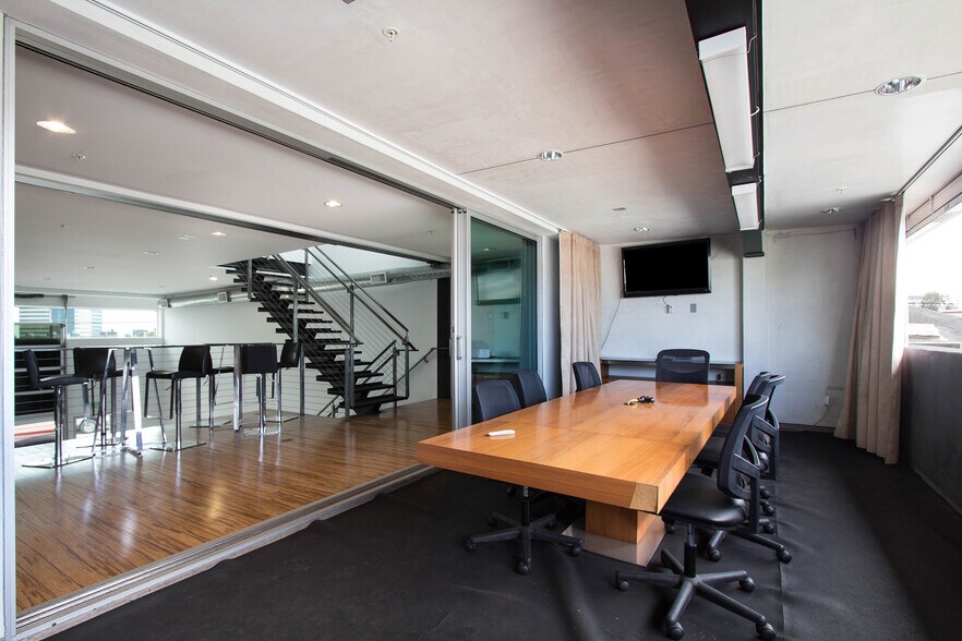 More Photos Of 215-237 California St, El Segundo Loft Creative Space For Lease