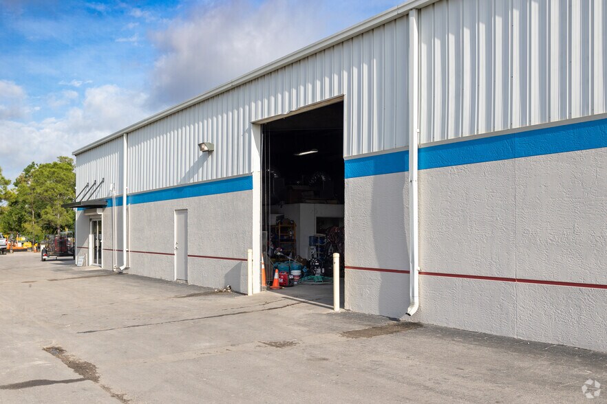 More Photos Of 11680 Metro Pky, Fort Myers Warehouse For Lease