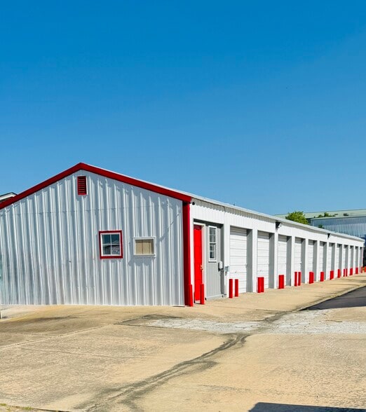 More Photos Of 602 W Madison St, Broken Arrow Self Storage For Lease