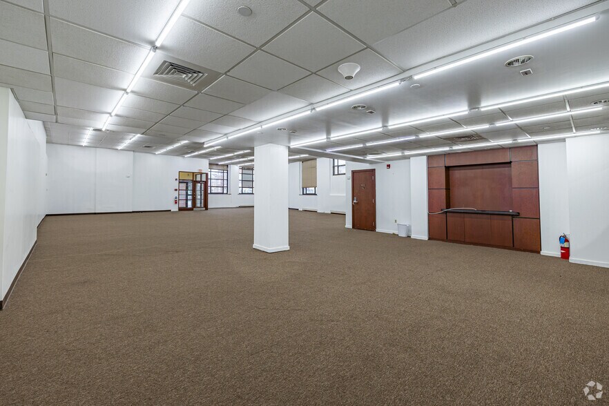 More Photos Of 201 N Wood Ave, Linden Bank For Lease