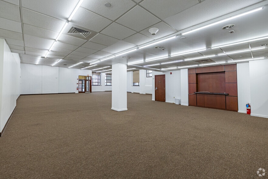 More Photos Of 201 N Wood Ave, Linden Bank For Lease