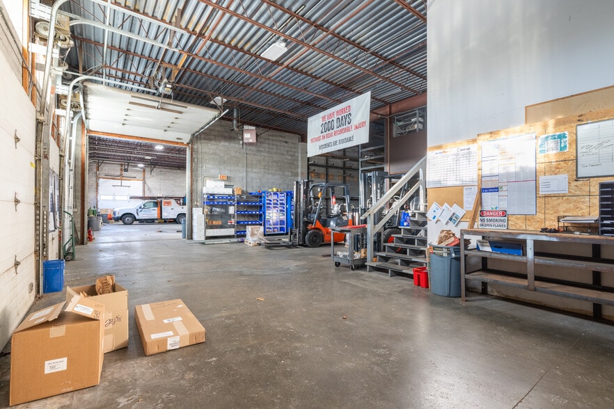 More Photos Of 151 Strong Rd, South Windsor Service For Sale